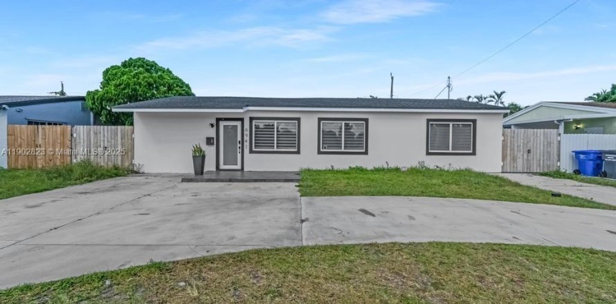 Casa en Hollywood, Florida 4 dormitorios, 119.84 m2 № 2056813