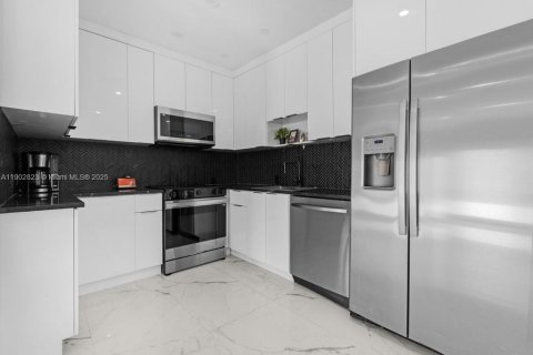 Casa en venta en Hollywood, Florida, 4 dormitorios, 119.84 m2 № 2056813 - foto 6