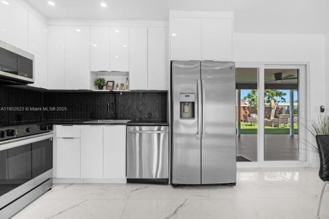 Casa en venta en Hollywood, Florida, 4 dormitorios, 119.84 m2 № 2056813 - foto 7