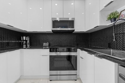 Casa en venta en Hollywood, Florida, 4 dormitorios, 119.84 m2 № 2056813 - foto 9