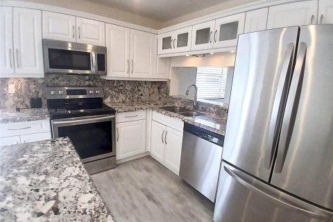 Villa ou maison à louer à Plantation, Floride: 3 chambres, 169.92 m2 № 1941494 - photo 5