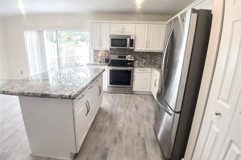 Villa ou maison à louer à Plantation, Floride: 3 chambres, 169.92 m2 № 1941494 - photo 4