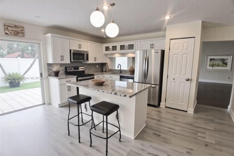 Villa ou maison à louer à Plantation, Floride: 3 chambres, 169.92 m2 № 1941494 - photo 3