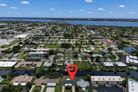 Apartment in Cape Coral, Florida 2 bedrooms, 74.32 sq.m. № 2095620 - photo 24