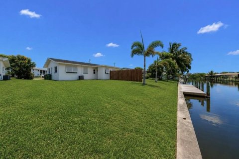 Apartment in Cape Coral, Florida 2 bedrooms, 74.32 sq.m. № 2095620 - photo 19
