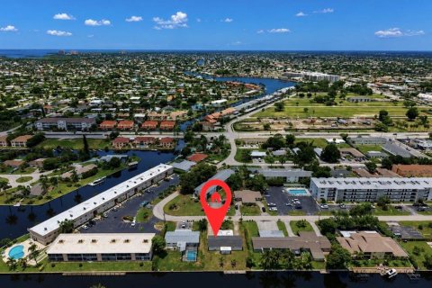 Apartment in Cape Coral, Florida 2 bedrooms, 74.32 sq.m. № 2095620 - photo 25