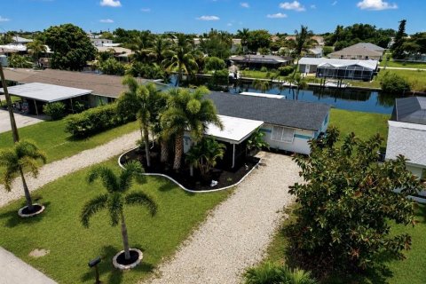 Apartment in Cape Coral, Florida 2 bedrooms, 74.32 sq.m. № 2095620 - photo 5