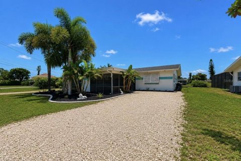 Apartment in Cape Coral, Florida 2 bedrooms, 74.32 sq.m. № 2095620 - photo 3