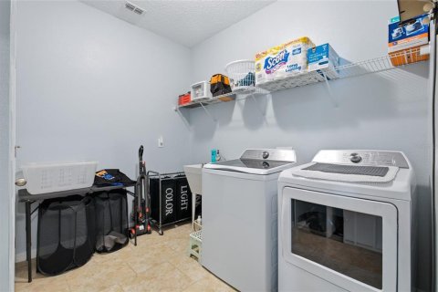 Villa ou maison à vendre à Kissimmee, Floride: 4 chambres, 264.86 m2 № 2266724 - photo 12