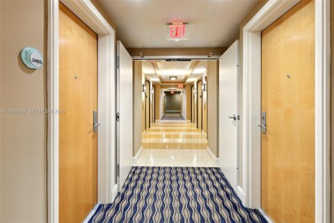 Снять в аренду кондоминиум в Майами, Флорида 1 спальня, 74.88м2, № 2024910 - фото 6