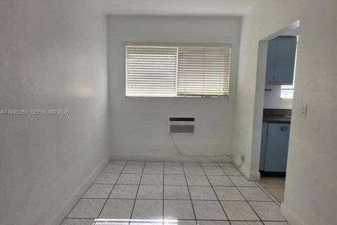 Casa en alquiler en Miami Beach, Florida, 2 dormitorios, 55.74 m2 № 1983992 - foto 24