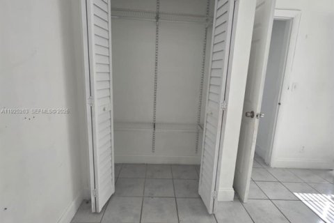 Casa en alquiler en Miami Beach, Florida, 2 dormitorios, 55.74 m2 № 1983992 - foto 10