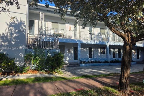 Villa ou maison à louer à Miami Beach, Floride: 2 chambres, 55.74 m2 № 1983992 - photo 1