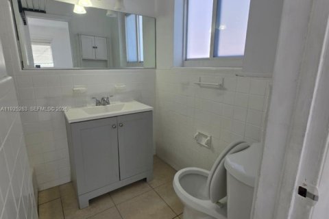 Casa en alquiler en Miami Beach, Florida, 2 dormitorios, 55.74 m2 № 1983992 - foto 16