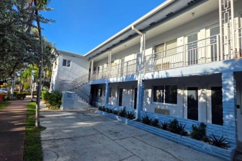 Villa ou maison à louer à Miami Beach, Floride: 2 chambres, 55.74 m2 № 1983992 - photo 2