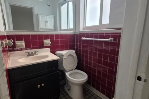 Casa en alquiler en Miami Beach, Florida, 2 dormitorios, 55.74 m2 № 1983992 - foto 7