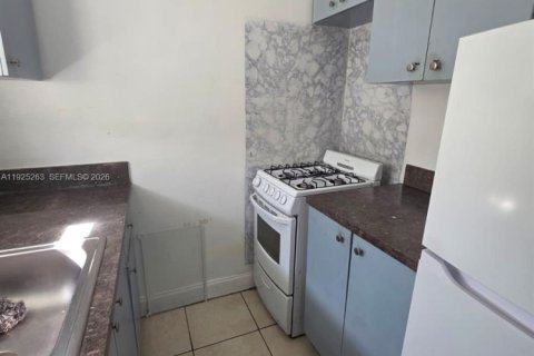 Casa en alquiler en Miami Beach, Florida, 2 dormitorios, 55.74 m2 № 1983992 - foto 18