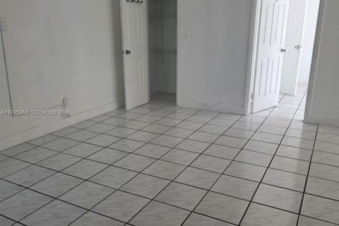 Casa en alquiler en Miami Beach, Florida, 2 dormitorios, 55.74 m2 № 1983992 - foto 26