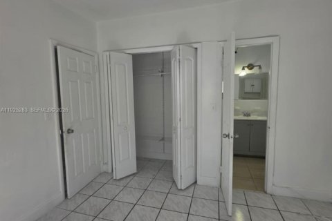 Casa en alquiler en Miami Beach, Florida, 2 dormitorios, 55.74 m2 № 1983992 - foto 11