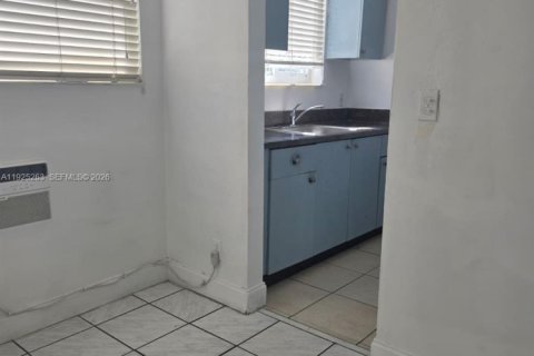 Casa en alquiler en Miami Beach, Florida, 2 dormitorios, 55.74 m2 № 1983992 - foto 22