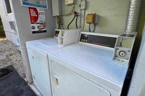 Villa ou maison à louer à Miami Beach, Floride: 2 chambres, 55.74 m2 № 1983992 - photo 3