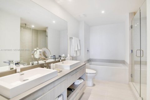 Condo in Hollywood, Florida, 2 bedrooms  № 2079396 - photo 8