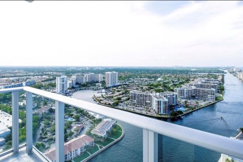 Condo in Hollywood, Florida, 2 bedrooms  № 2079396 - photo 19