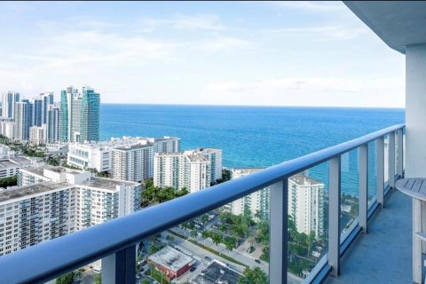 Condo in Hollywood, Florida, 2 bedrooms  № 2079396 - photo 26