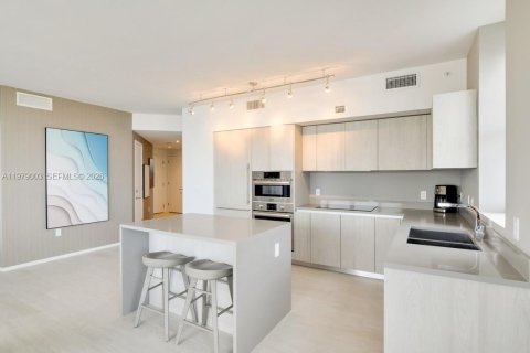 Condo in Hollywood, Florida, 2 bedrooms  № 2079396 - photo 5