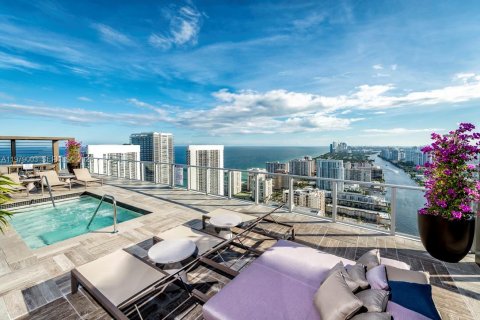 Condo in Hollywood, Florida, 2 bedrooms  № 2079396 - photo 27