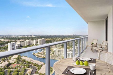 Condo in Hollywood, Florida, 2 bedrooms  № 2079396 - photo 3