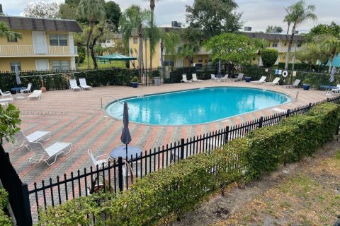 Condo in Oakland Park, Florida, 2 bedrooms  № 2022932