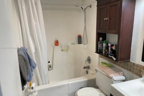 Copropriété à vendre à Oakland Park, Floride: 2 chambres, 56.58 m2 № 2022932 - photo 2