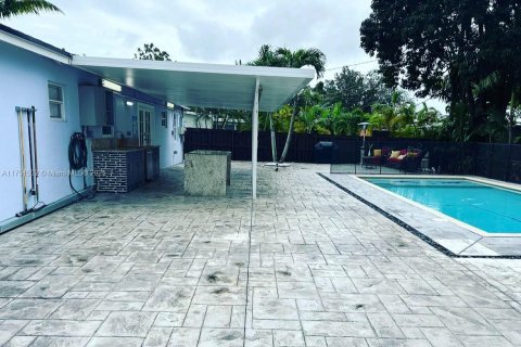House in Miami, Florida 3 bedrooms, 124.3 sq.m. № 1863393 - photo 9