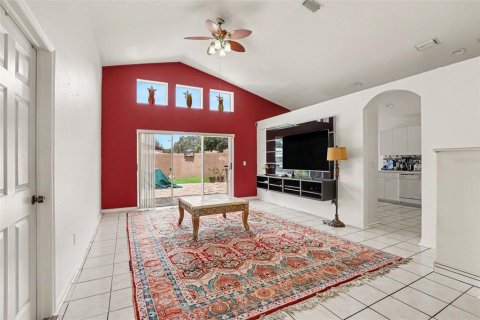 House in Brandon, Florida 3 bedrooms, 140.84 sq.m. № 2323012 - photo 3