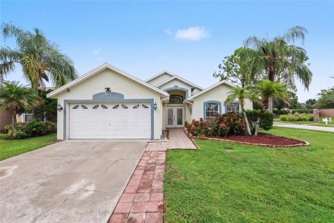 Casa en Brandon, Florida 3 dormitorios, 140.84 m2 № 2323012