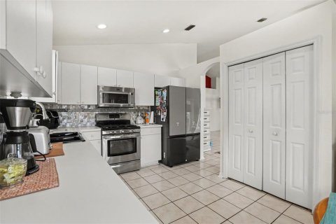 House in Brandon, Florida 3 bedrooms, 140.84 sq.m. № 2323012 - photo 12