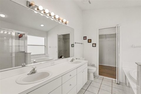 House in Brandon, Florida 3 bedrooms, 140.84 sq.m. № 2323012 - photo 16