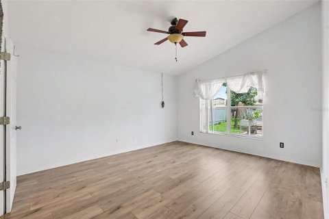 House in Brandon, Florida 3 bedrooms, 140.84 sq.m. № 2323012 - photo 15