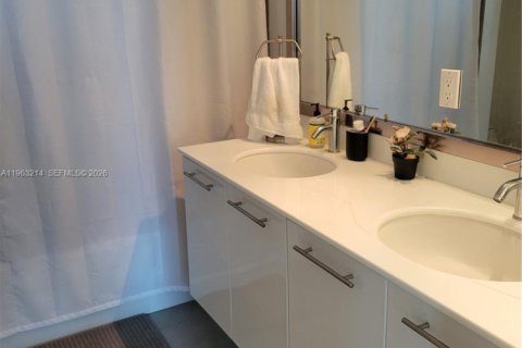 Copropriété à louer à Miami, Floride: 1 chambre, 73.3 m2 № 2024274 - photo 11