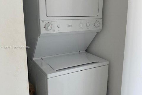 Copropriété à louer à Miami, Floride: 1 chambre, 73.3 m2 № 2024274 - photo 19