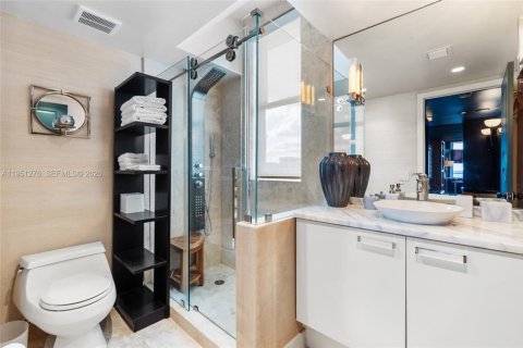 Condominio en alquiler en Miami Beach, Florida, 2 dormitorios, 125.42 m2 № 2006191 - foto 19