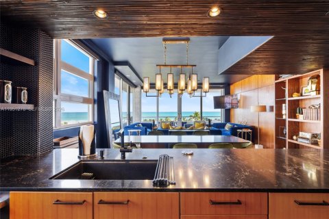 Condominio en alquiler en Miami Beach, Florida, 2 dormitorios, 125.42 m2 № 2006191 - foto 24