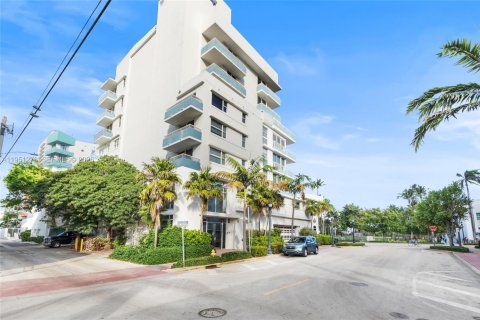Condominio en alquiler en Miami Beach, Florida, 2 dormitorios, 125.42 m2 № 2006191 - foto 4