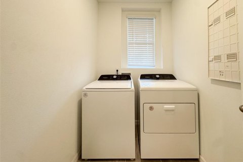House in Poinciana, Florida 3 bedrooms, 137.87 sq.m. № 2198889 - photo 12