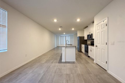 House in Poinciana, Florida 3 bedrooms, 137.87 sq.m. № 2198889 - photo 6