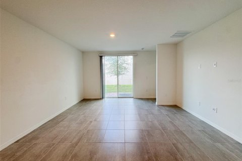 House in Poinciana, Florida 3 bedrooms, 137.87 sq.m. № 2198889 - photo 10