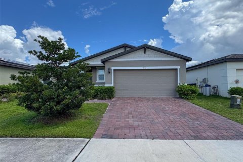 House in Poinciana, Florida 3 bedrooms, 137.87 sq.m. № 2198889 - photo 2
