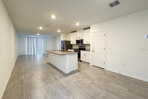 House in Poinciana, Florida 3 bedrooms, 137.87 sq.m. № 2198889 - photo 7