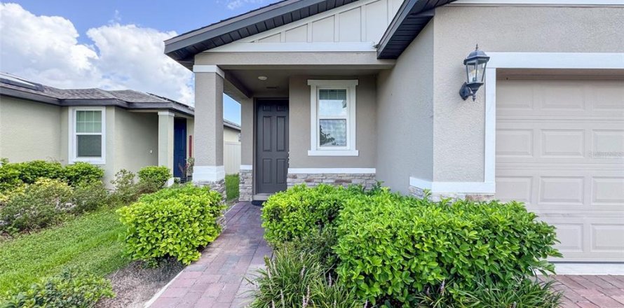 House in Poinciana, Florida 3 bedrooms, 137.87 sq.m. № 2198889